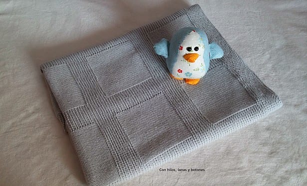 Con hilos, lanas y botones: DIY Manta de punto para bebé paso a paso (patrón gratis)