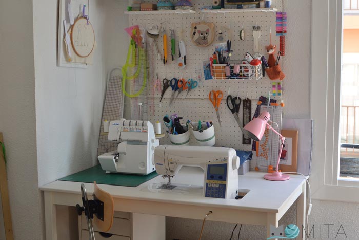 Raguso Mini Mesa de máquina de Coser Plegable de plástico Universal para Principiantes Hacer Manualidades Costura en casa 