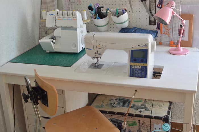 Como encajar en una mesa la maquina de coser