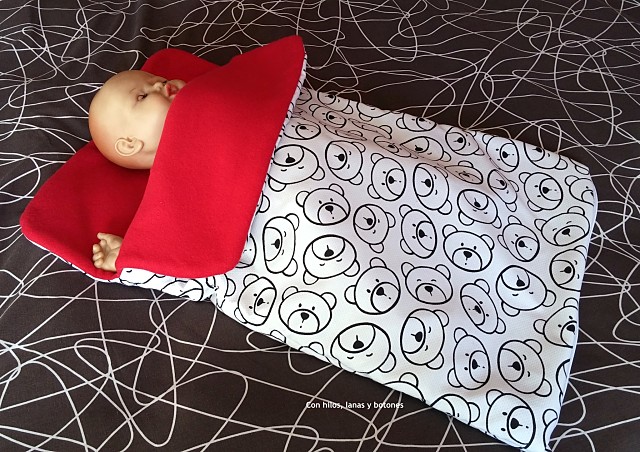 Con hilos, lanas y botones: Arrullo de osos con cremallera para bebé (patrón gratis de colours for baby)