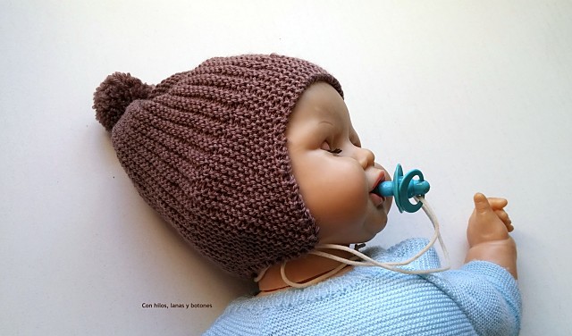 Con hilos, lanas y botones: Gorro con orejeras para bebé