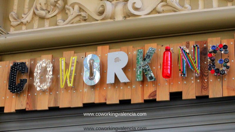 Letras con material reciclado CoworkingValencia