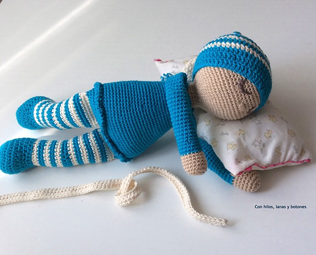 Con hilos, lanas y botones: Bebé dormilón amigurumi