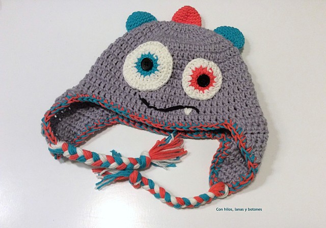Con hilos, lanas y botones: DIY Gorro crochet monstruo paso a paso (patrón gratis)