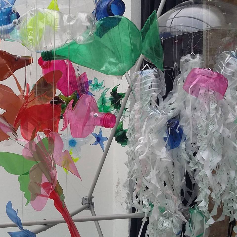 Medusas con botellas y bolsas de plástico - Talleres para niños