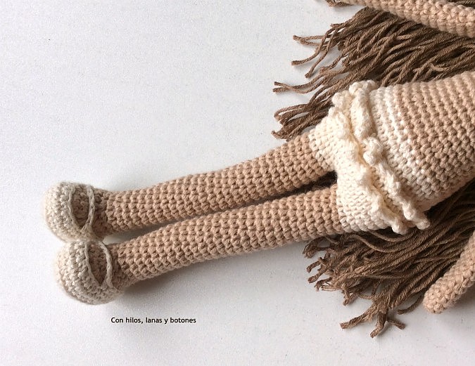 Con hilos, lanas y botones: Muñeca amigurumi Primera Comunión