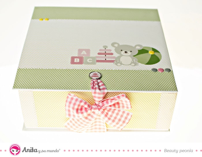 caja de regalos para bebé hecha a mano