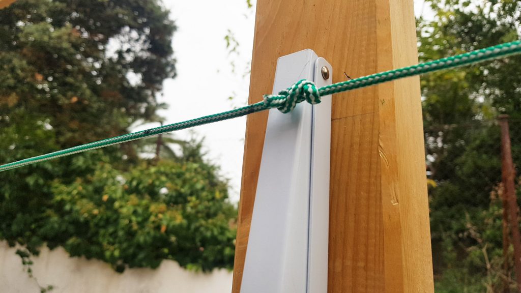 Tendedero plegable DIY - colocamos las otras cuerdas atando a la otra cuerda desde arriba