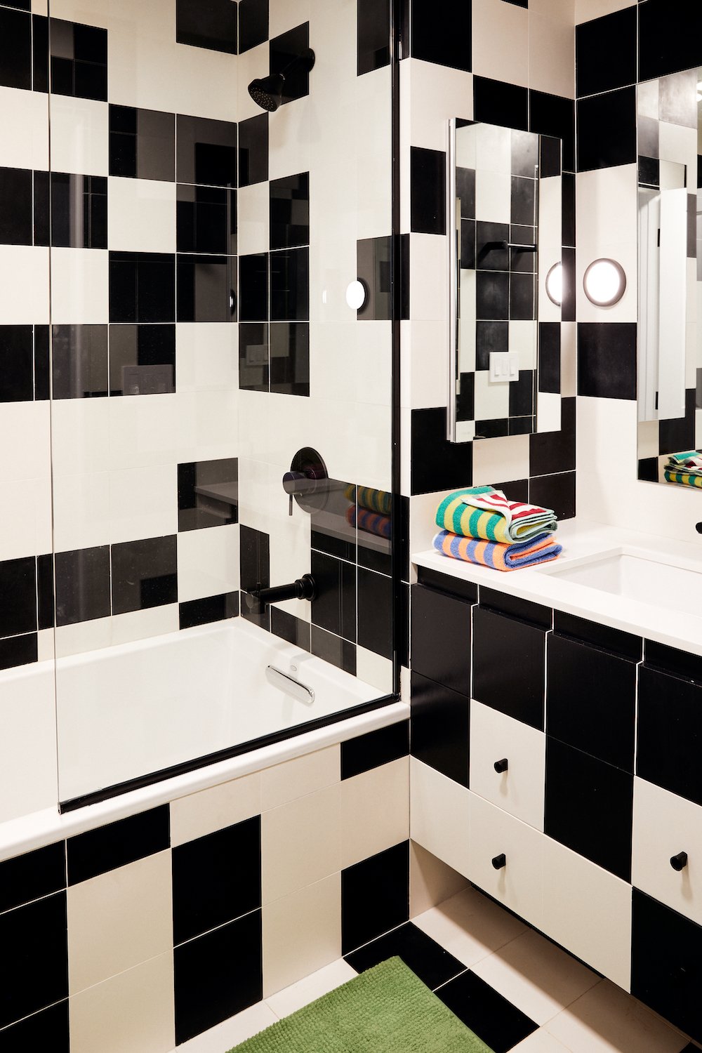 Baño en blanco y negro